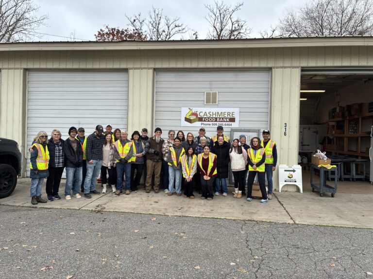 cashmere food bank group photo 768x576